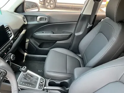 Hyundai Venue 2025, 15000 км, за 13127.56 USD