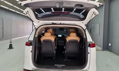 Kia Canival 2023, 70099 км, за 17421.82 USD - фото 18