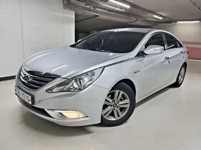 Hyundai Sonata 2013, 179317 км, за 2177.73 USD