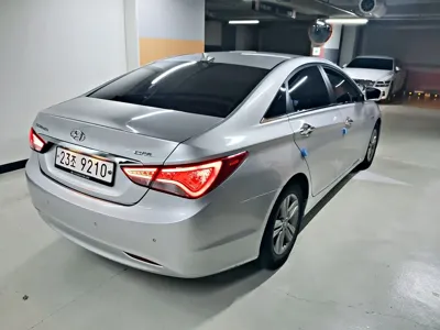 Hyundai Sonata 2013, 179317 км, за 2177.73 USD