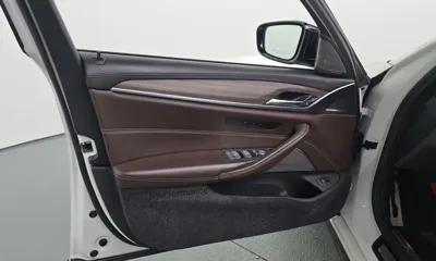 BMW 5-Series 2020, 82503 км, за 18175.91 USD - фото 24