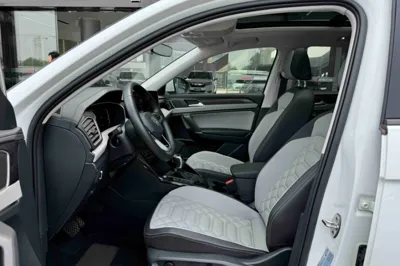 Volkswagen Tayron 2023, 30600 км, за 19325 USD - фото 9