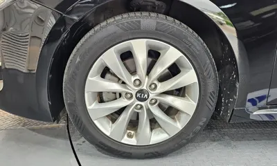 Kia K5 2017, 106973 км, за 4551.67 USD