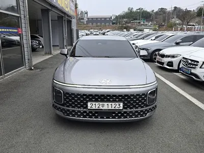 Hyundai Grandeur 2023, 180900 км, за 12052.12 USD