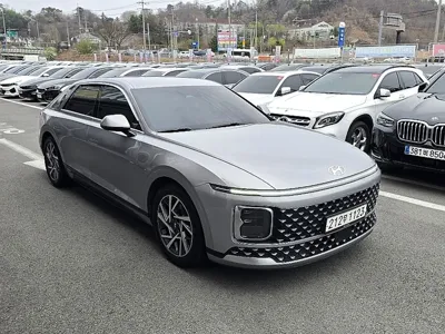 Hyundai Grandeur 2023, 180900 км, за 12052.12 USD