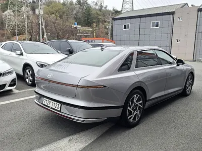 Hyundai Grandeur 2023, 180900 км, за 12052.12 USD