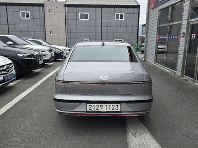 Hyundai Grandeur 2023, 180900 км, за 12052.12 USD