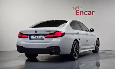 BMW 5-Series 2021, 33855 км, за 27748.32 USD