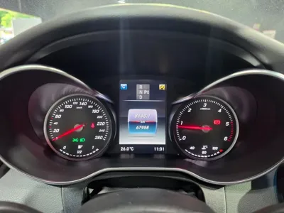 Mercedes-Benz C-Class 2018, 67958 км, за 11661.24 USD - фото 7