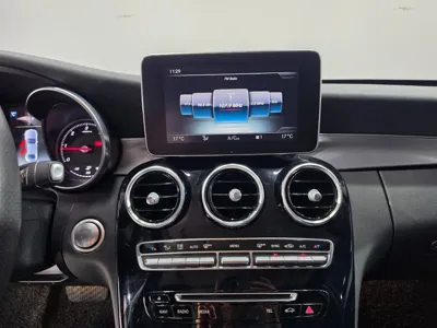 Mercedes-Benz C-Class 2018, 67958 км, за 11661.24 USD - фото 8