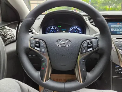 Hyundai Grandeur 2013, 166750 км, за 3843.65 USD - фото 16