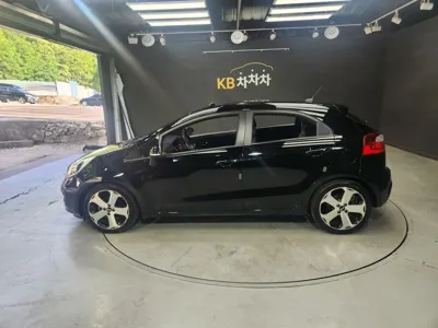 Kia Pride 2014, 107807 км, за 2925.31 USD