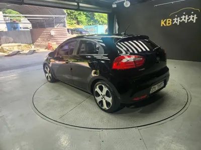 Kia Pride 2014, 107807 км, за 2925.31 USD