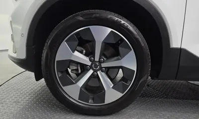 Volvo XC40 2024, 23489 км, за 25287.65 USD