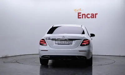 Mercedes-Benz E-Class 2020, 54018 км, за 17395.3 USD