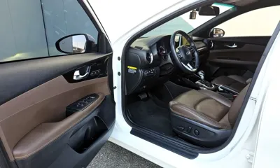 Kia K3 2019, 62642 км, за 10444.03 USD - фото 11