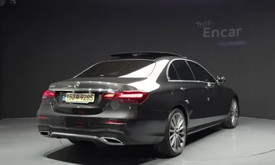 Mercedes-Benz E-Class 2022, 47264 км, за 30255.2 USD