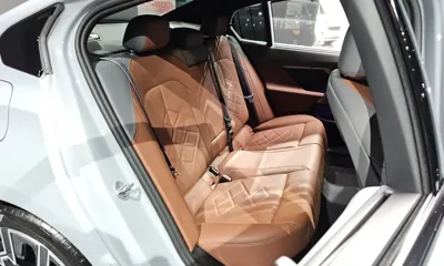 BMW 5-Series 2026, 4033 км, за 78175.94 USD - фото 11