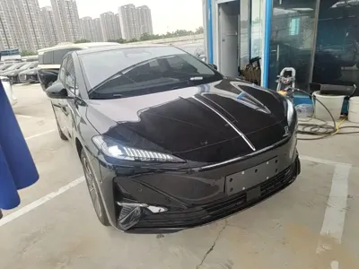 Hongqi Hongqi Tiangong 05 2025, 9600 км, за 15964.96 USD