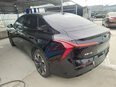Hongqi Hongqi Tiangong 05 2025, 9600 км, за 15964.96 USD
