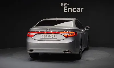 Hyundai Grandeur 2012, 142394 км, за 2331.84 USD
