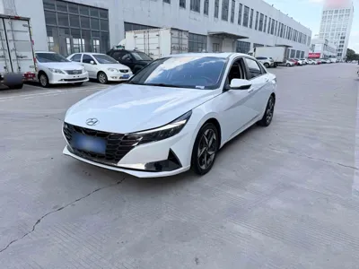 Hyundai Elantra · 2022 год