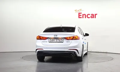 Hyundai Avante 2017, 141626 км, за 6541.13 USD
