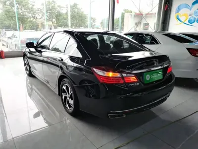 Honda Accord 2018, 99400 км, за 9358.26 USD