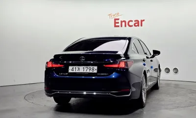 Lexus ES 2019, 109808 км, за 21539.48 USD