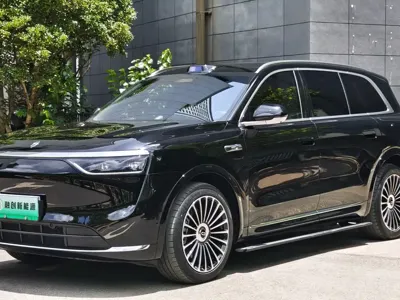 AITO 问界 AITO M8 · 2025 год
