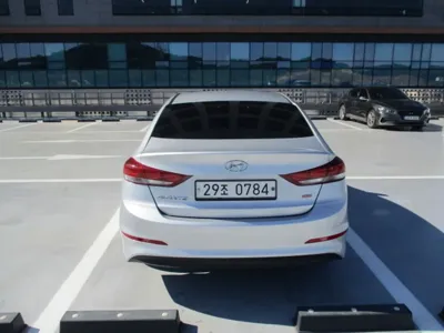 Hyundai Avante 2017, 147000 км, за 4748.9 USD