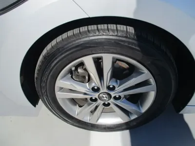 Hyundai Avante 2017, 147000 км, за 4748.9 USD - фото 12