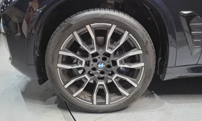 BMW X5 2025, 25995 км, за 74627.81 USD