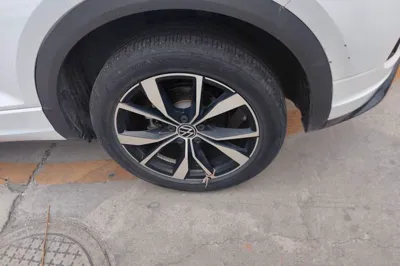 Volkswagen T-Roc 2023, 27900 км, за 14469 USD