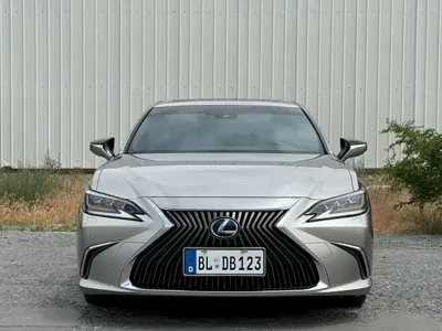Lexus ES 2019, 70000 км, за 24719.94 USD