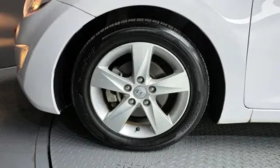 Hyundai Avante 2014, 48245 км, за 4561.08 USD