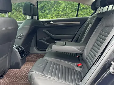 Volkswagen Magotan 2020, 75000 км, за 11757.93 USD