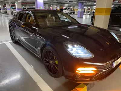 Porsche Panamera 2021, 60000 км, за 65642.64 USD