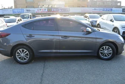 Hyundai Avante 2019, 111196 км, за 7035.83 USD