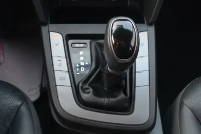 Hyundai Avante 2019, 111196 км, за 7035.83 USD - фото 9