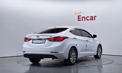 Hyundai Avante 2016, 86425 км, за 4427.95 USD