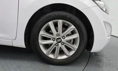 Hyundai Avante 2016, 86425 км, за 4427.95 USD