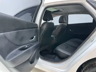 Hyundai Elantra 2022, 25000 км, за 12295.68 USD - фото 14