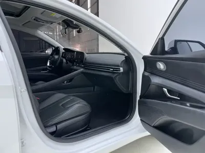 Hyundai Elantra 2022, 25000 км, за 12295.68 USD - фото 21