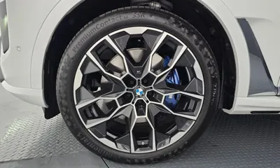 BMW X7 2025, 7651 км, за 83530.67 USD