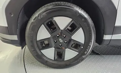 Hyundai Santafe 2025, 24627 км, за 23452.78 USD