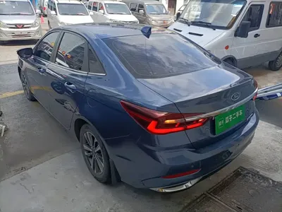 Ford Escort 2021, 56800 км, за 5784.32 USD