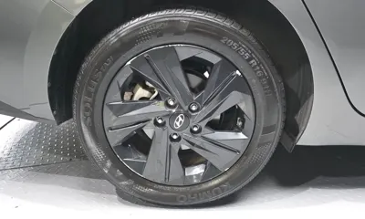 Hyundai Avante 2023, 19800 км, за 12182.42 USD