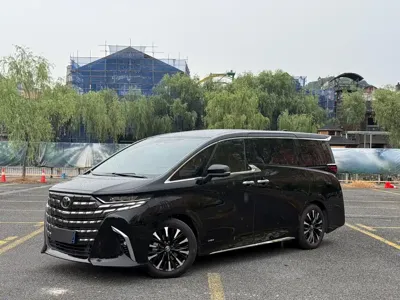 Toyota Vellfire · 2023 год