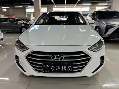 Hyundai Elantra 2016, 92000 км, за 3456.91 USD